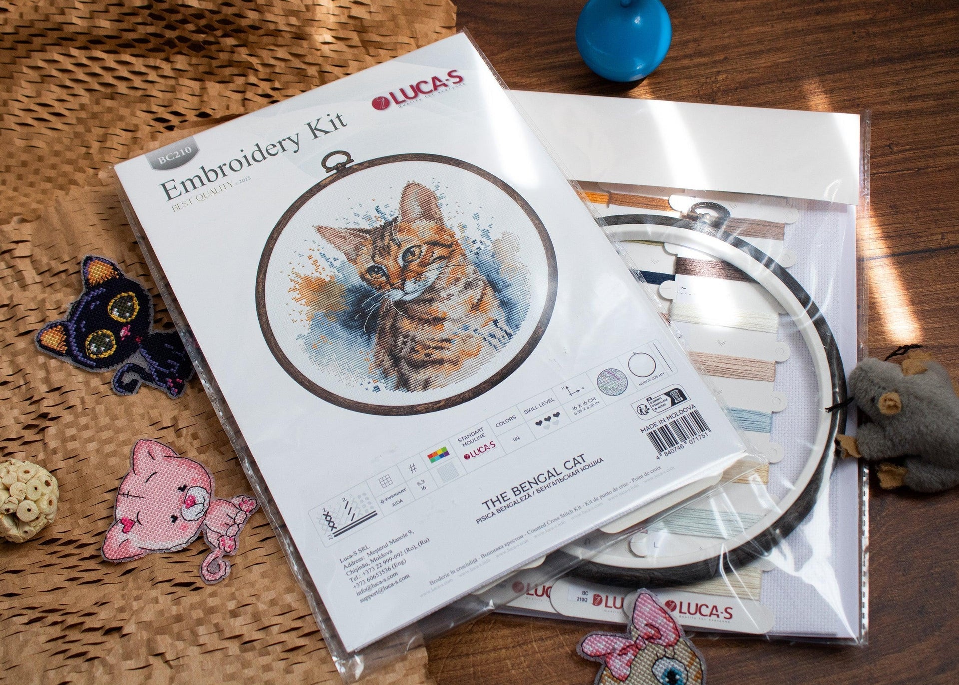 Cross Stitch Kit with Hoop Included Luca - S - BC210, The Bengal Cat | Knitting yarn shop / dzijas veikals
