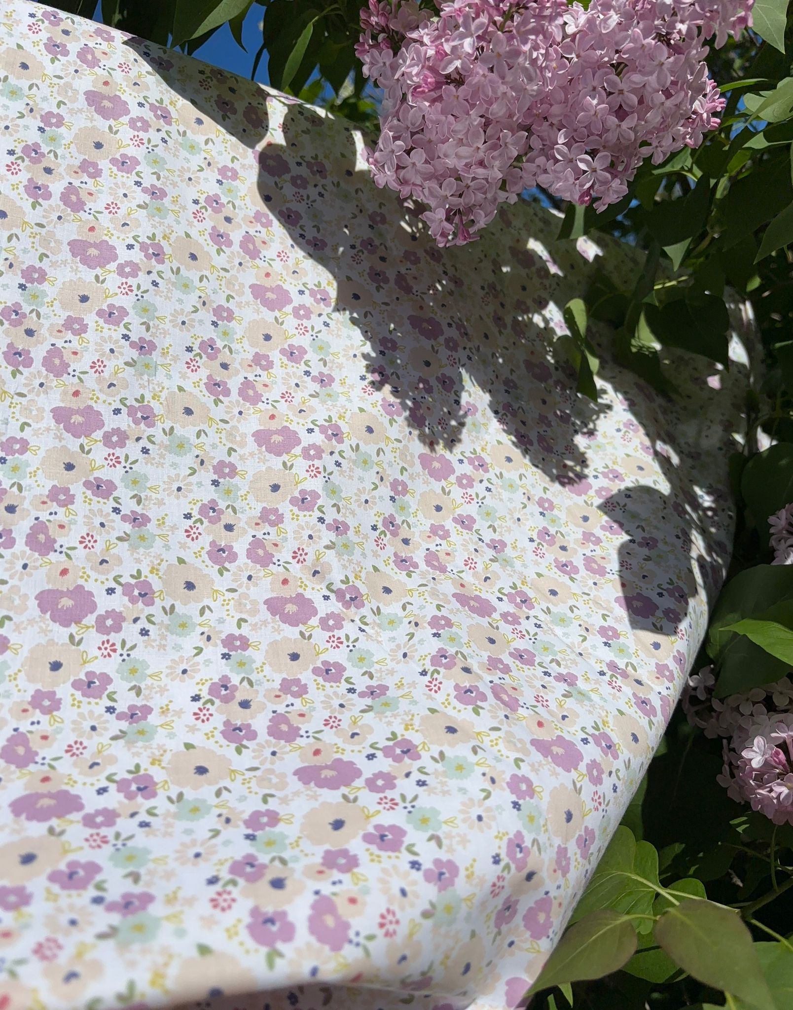 Lilac Flowers Print Cotton Poplin Fabric – 100% Cotton, 140cm Wide, price per 10 cm | Knitting yarn shop / dzijas veikals