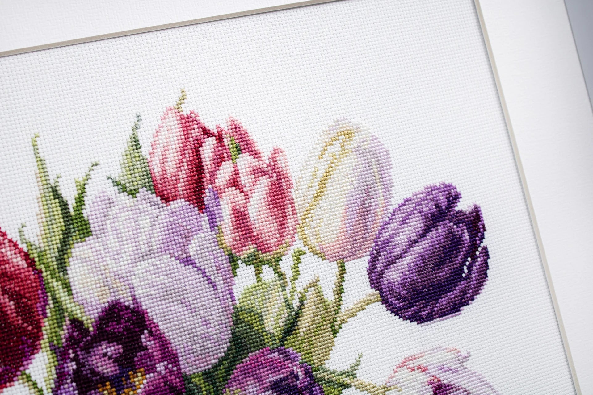 Luca - S Cross Stitch Kit – Bouquet of Tulips B7029, 16ct AIDA, 30x31cm, 189x195 Stitches, 56 Colors, Includes Cotton Threads, Needles & Guide | Knitting yarn shop / dzijas veikals