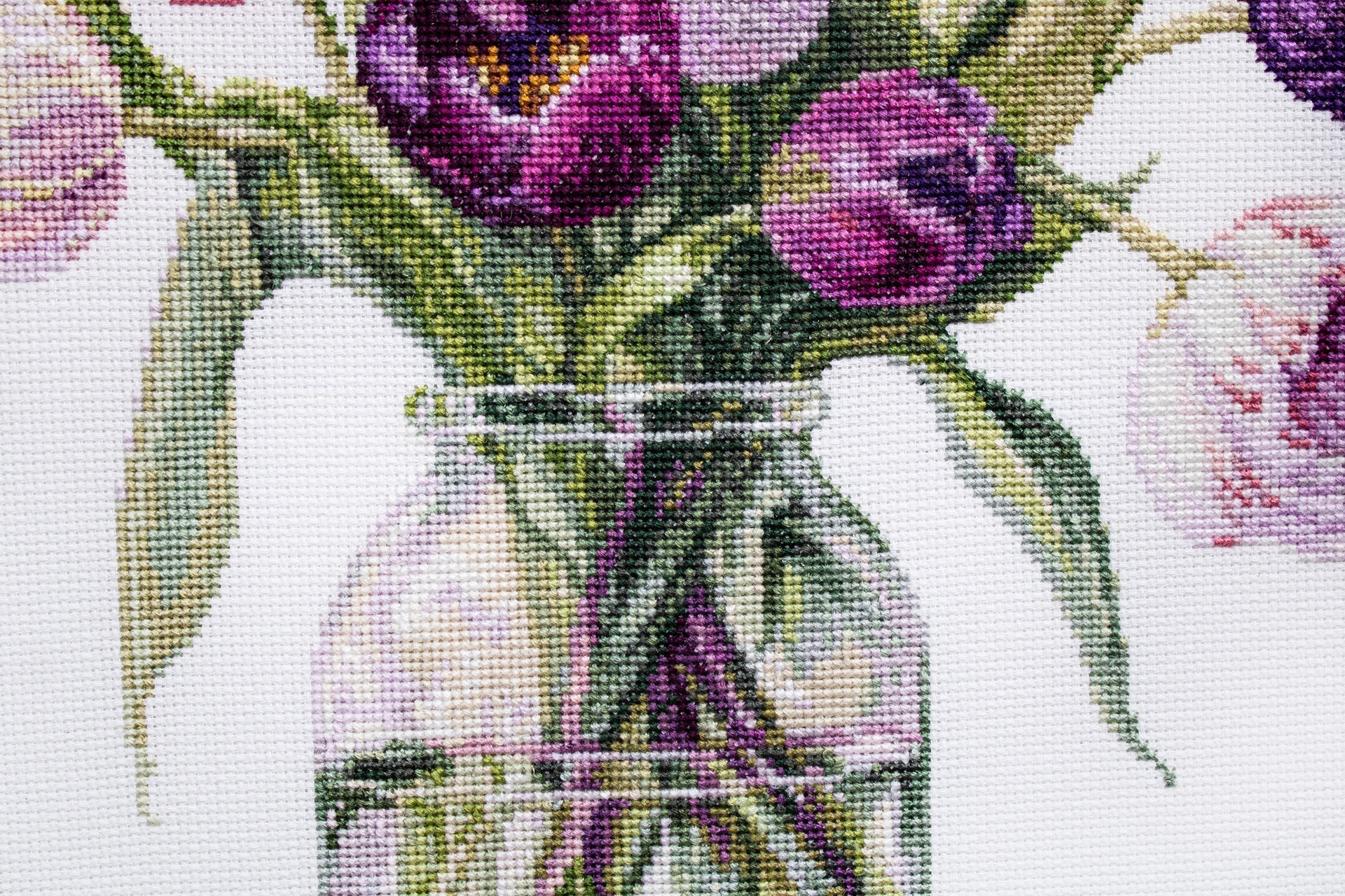 Luca - S Cross Stitch Kit – Bouquet of Tulips B7029, 16ct AIDA, 30x31cm, 189x195 Stitches, 56 Colors, Includes Cotton Threads, Needles & Guide | Knitting yarn shop / dzijas veikals